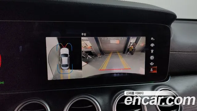 Mercedes-Benz E-Class 2023 — фото 15