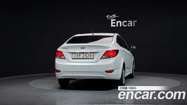 Hyundai Accent 2015 — фото 4