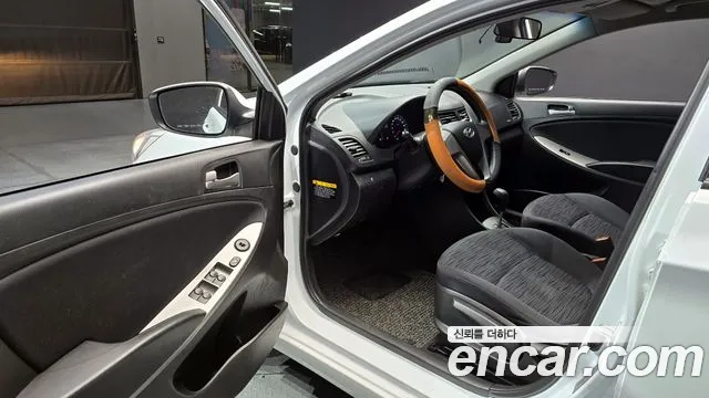 Hyundai Accent 2015 — фото 11