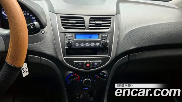 Hyundai Accent 2015 — фото 16