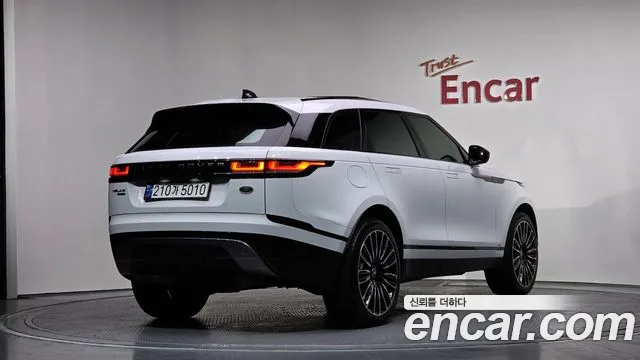 Land Rover Range Rover Velar 2018 — фото 2