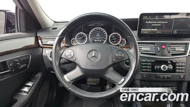 Mercedes-Benz E-Class 2011 — фото 13