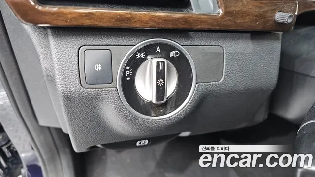 Mercedes-Benz E-Class 2011 — фото 17
