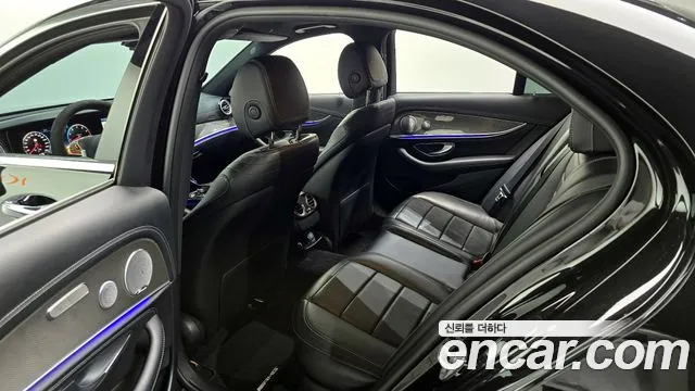 Mercedes-Benz E-Class 2018 — фото 11