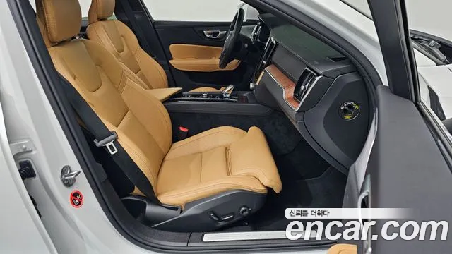 Volvo S60 2025 — фото 10