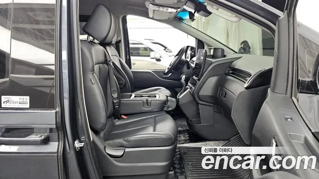 Hyundai Staria 2023 — фото 11
