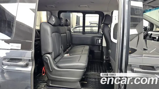 Hyundai Staria 2023 — фото 12