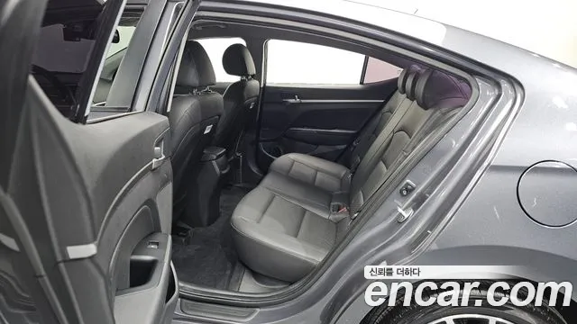 Hyundai AVANTE 2020 — фото 11