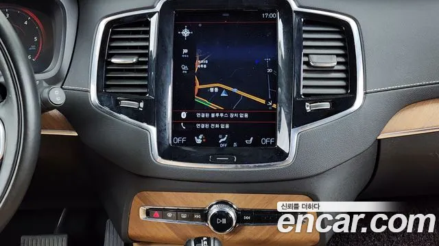 Volvo XC90 2018 — фото 14