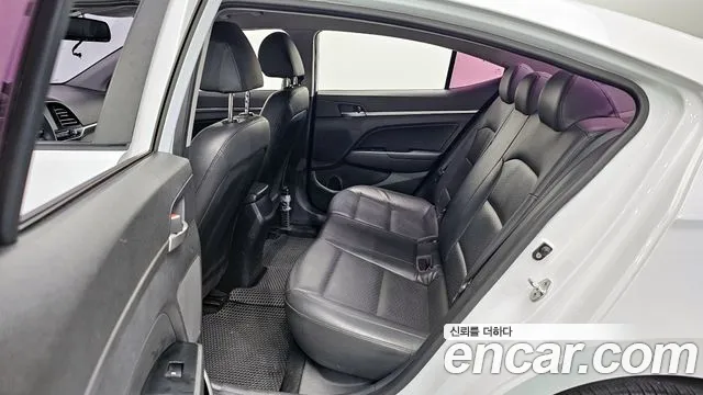 Hyundai AVANTE 2019 — фото 11