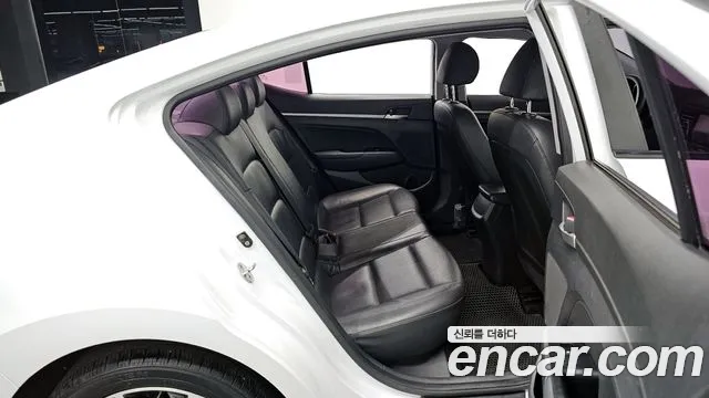 Hyundai AVANTE 2019 — фото 12
