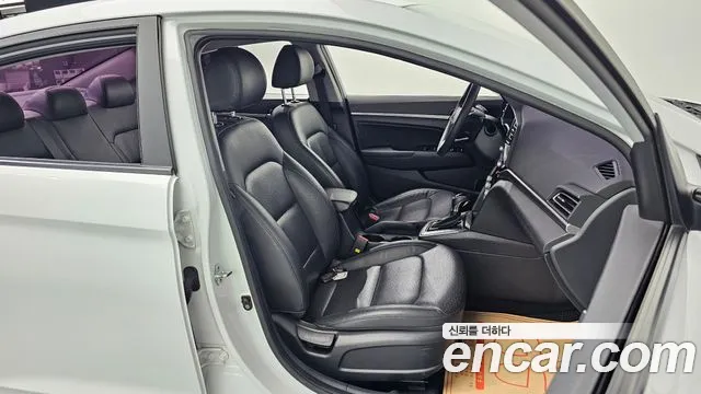 Hyundai AVANTE 2019 — фото 13