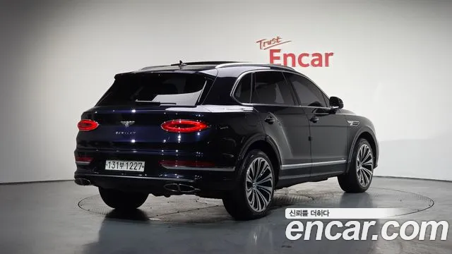 Bentley Bentayga 2022 — фото 1