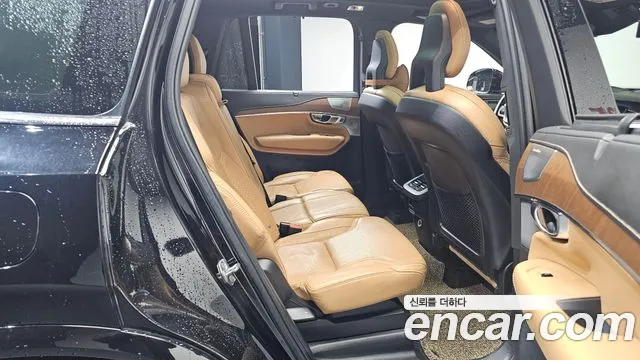 Volvo XC90 2018 — фото 12