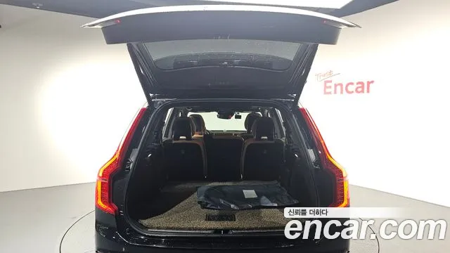 Volvo XC90 2018 — фото 20