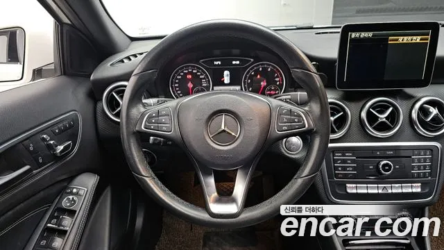 Mercedes-Benz A-Class 2018 — фото 13