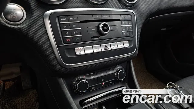 Mercedes-Benz A-Class 2018 — фото 15