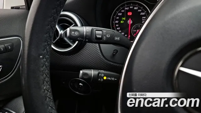 Mercedes-Benz A-Class 2018 — фото 17