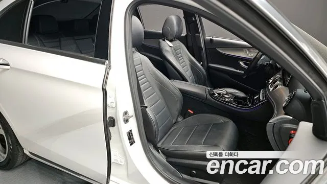 Mercedes-Benz E-Class 2019 — фото 12