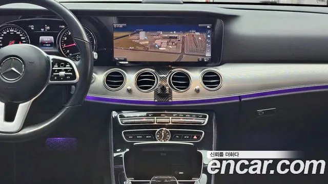 Mercedes-Benz E-Class 2019 — фото 19