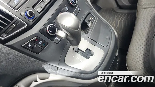 Hyundai Starex 2016 — фото 9