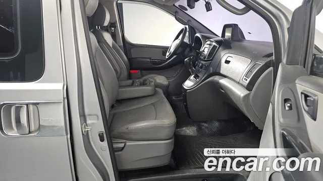 Hyundai Starex 2016 — фото 11