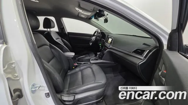 Hyundai AVANTE 2016 — фото 10
