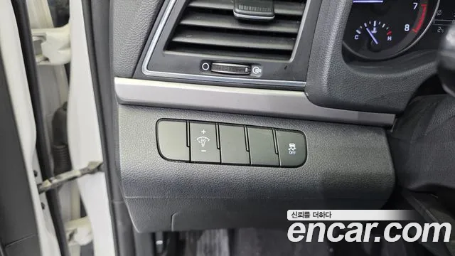 Hyundai AVANTE 2016 — фото 13