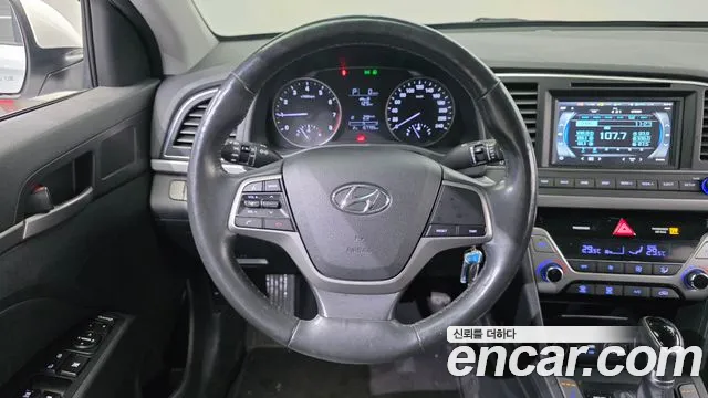Hyundai AVANTE 2016 — фото 14