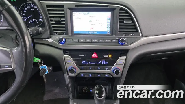 Hyundai AVANTE 2016 — фото 15