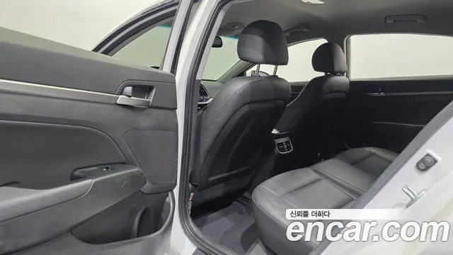 Hyundai AVANTE 2016 — фото 18