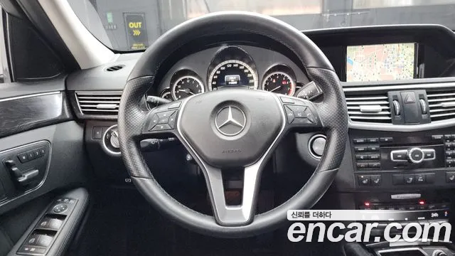 Mercedes-Benz E-Class 2013 — фото 13