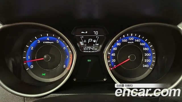Hyundai AVANTE 2015 — фото 8