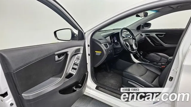 Hyundai AVANTE 2015 — фото 10