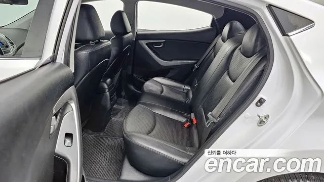 Hyundai AVANTE 2015 — фото 11