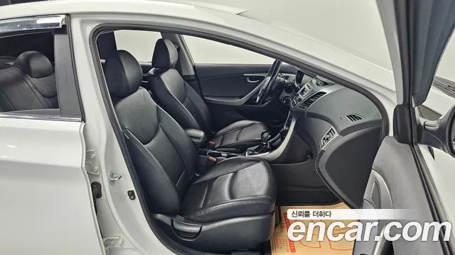 Hyundai AVANTE 2015 — фото 13