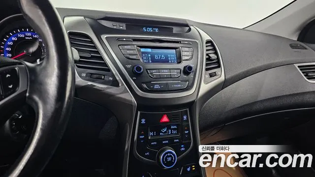 Hyundai AVANTE 2015 — фото 18