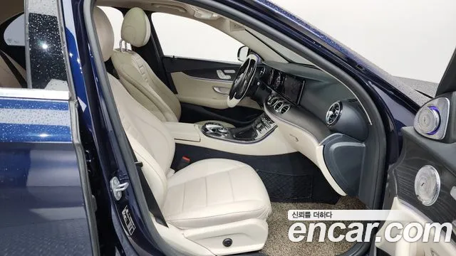 Mercedes-Benz E-Class 2017 — фото 11
