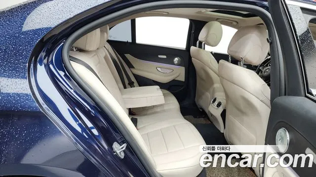 Mercedes-Benz E-Class 2017 — фото 12