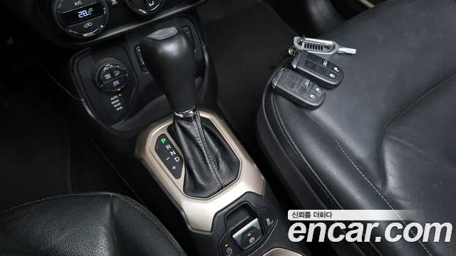 Jeep Renegade 2015 — фото 9