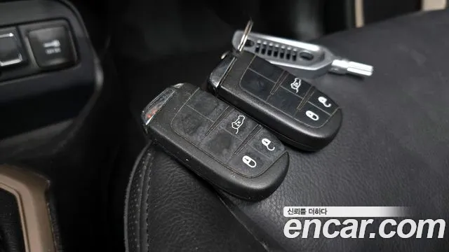 Jeep Renegade 2015 — фото 17