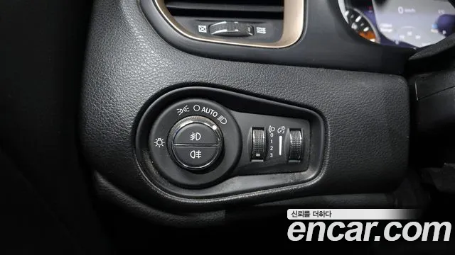 Jeep Renegade 2015 — фото 18