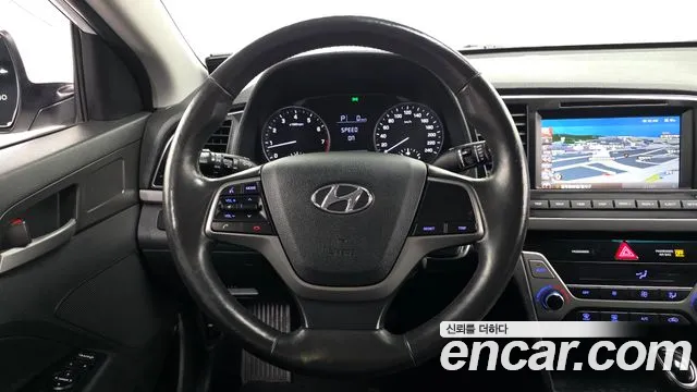 Hyundai AVANTE 2017 — фото 14