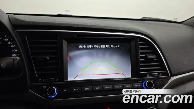 Hyundai AVANTE 2017 — фото 16