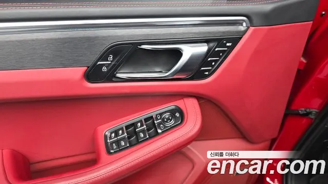 Porsche Macan 2022 — фото 16