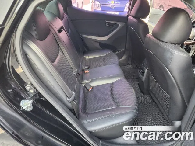 Hyundai AVANTE 2015 — фото 12