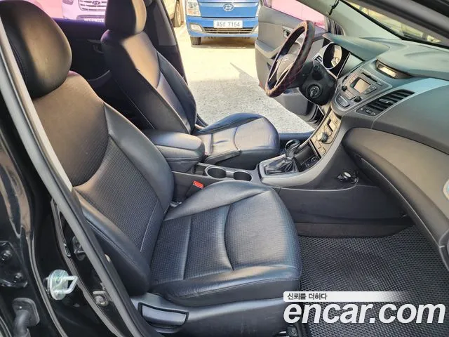 Hyundai AVANTE 2015 — фото 13
