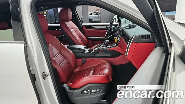 Porsche Cayenne 2020 — фото 10