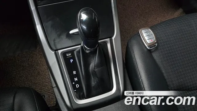 Hyundai AVANTE 2015 — фото 9