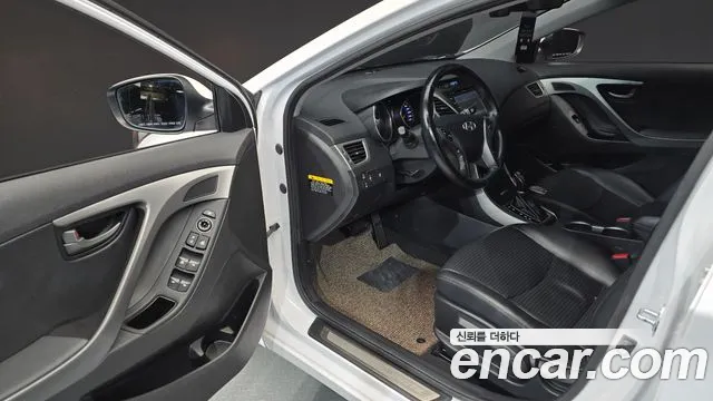 Hyundai AVANTE 2015 — фото 10